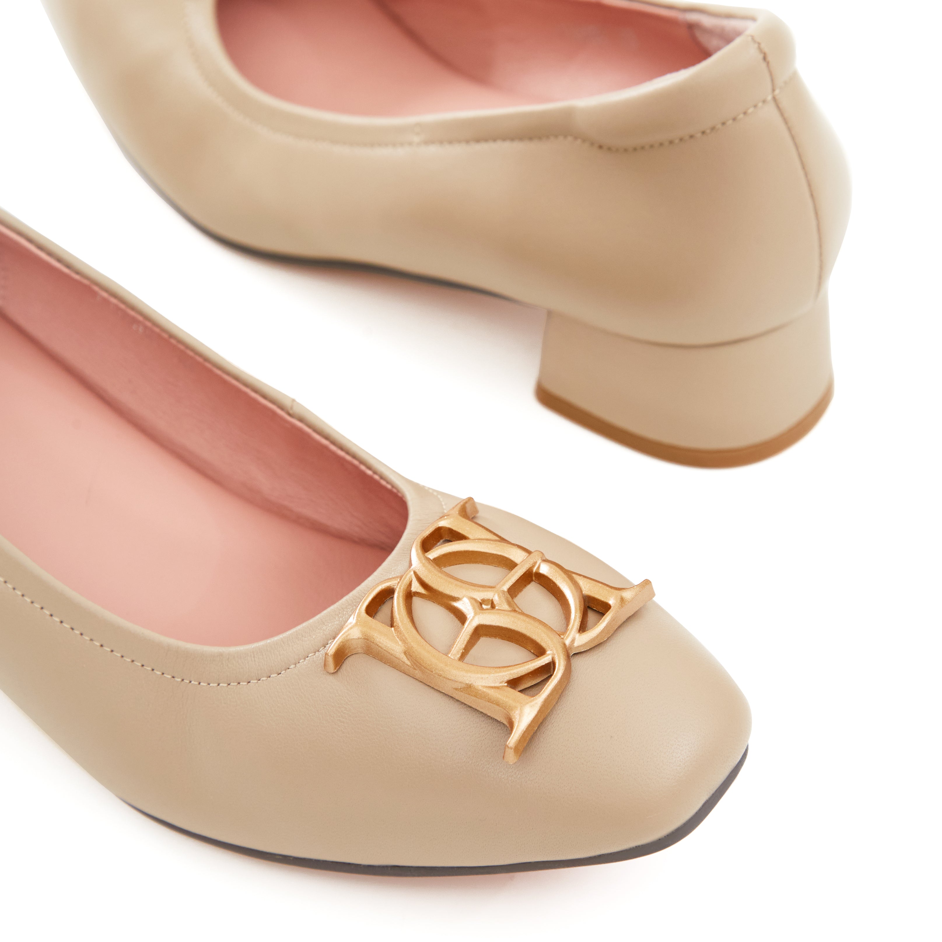 Audrey Crest Classic Heels in Must-Have Nude
