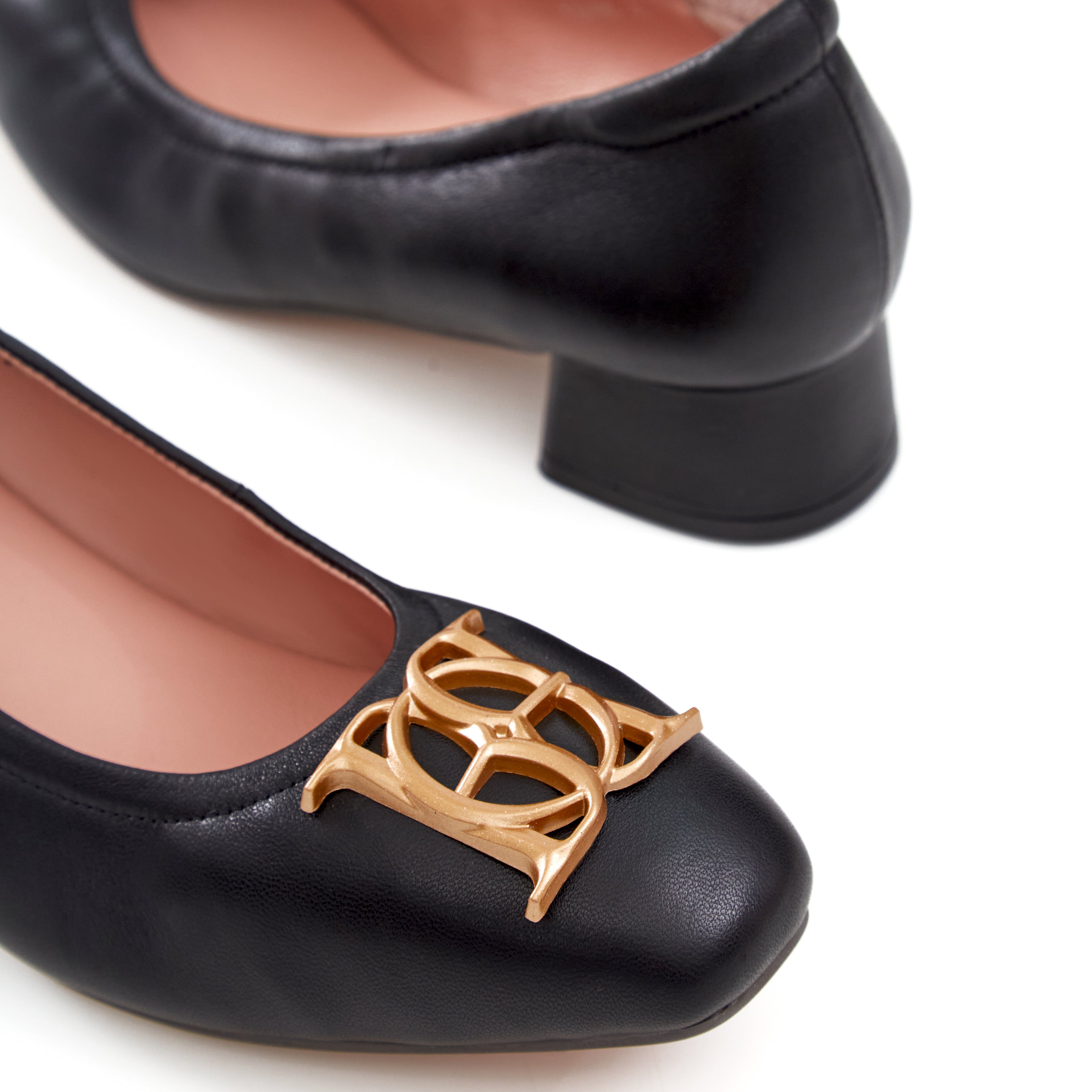 Audrey Crest Classic Heels in Girl in Black