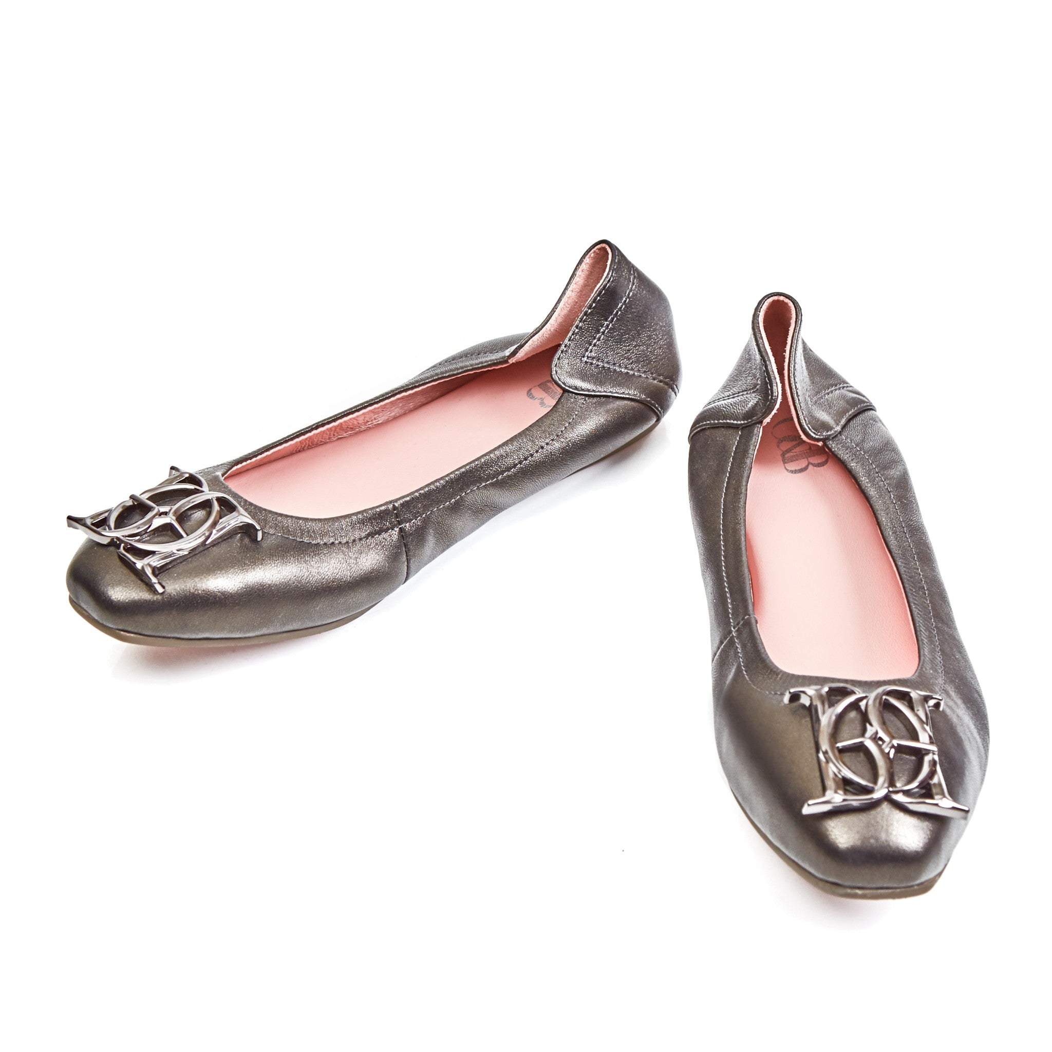 Audrey Crest in Master Metallic Black