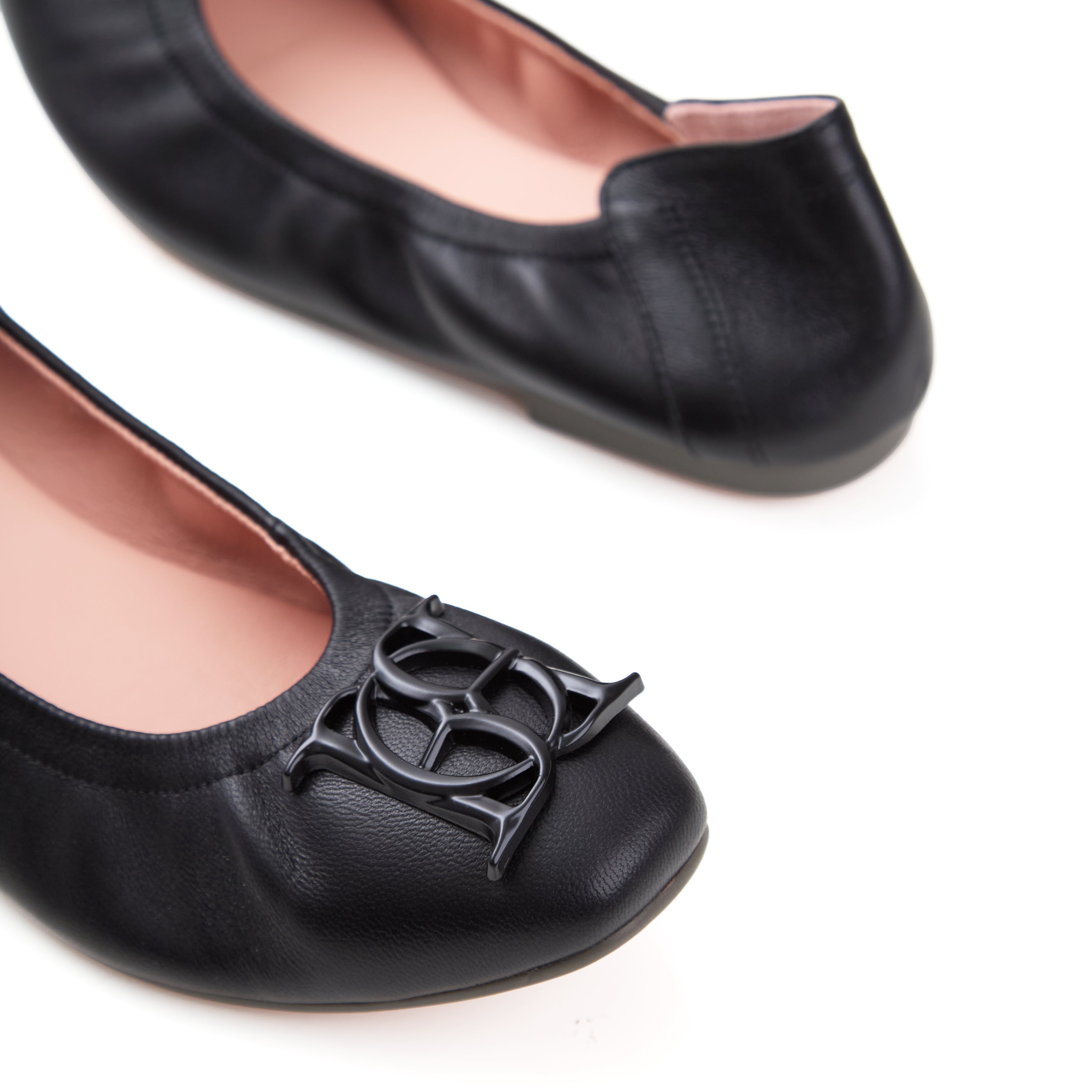 Audrey Crest in Deluxe Black